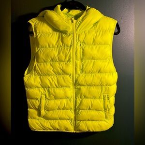 Fabletics Women's Quest Hooded Packable Puffer Vest Pockets Soft Green